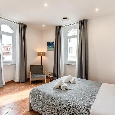 Apartment V E N E R E