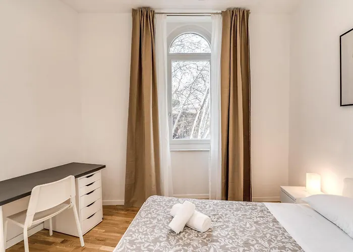 Apartment V E N E R E