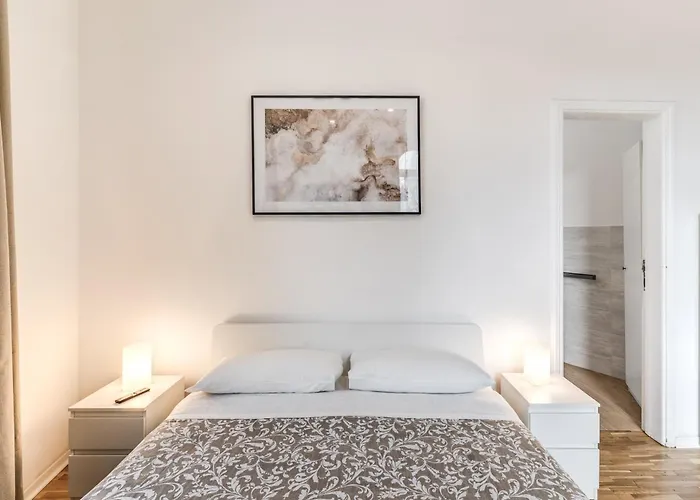 Apartment V E N E R E *