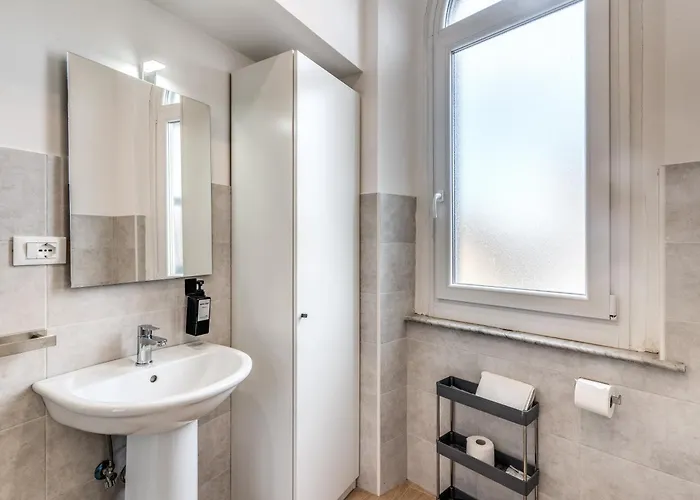 Apartment V E N E R E