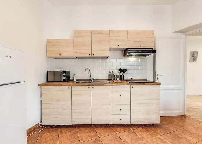 Apartment V E N E R E