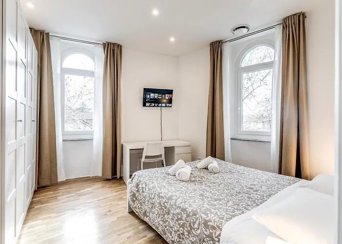 V E N E R E Apartment *